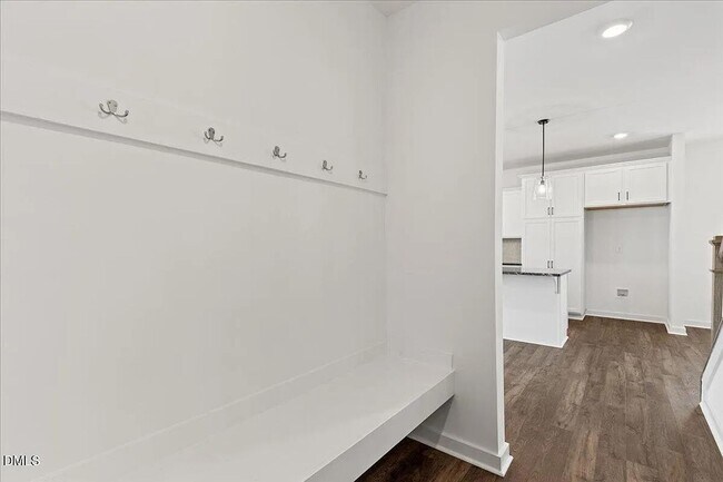 Building Photo - 105 S Mule Wy