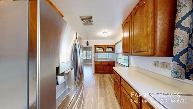 Building Photo - 13950 Garber St