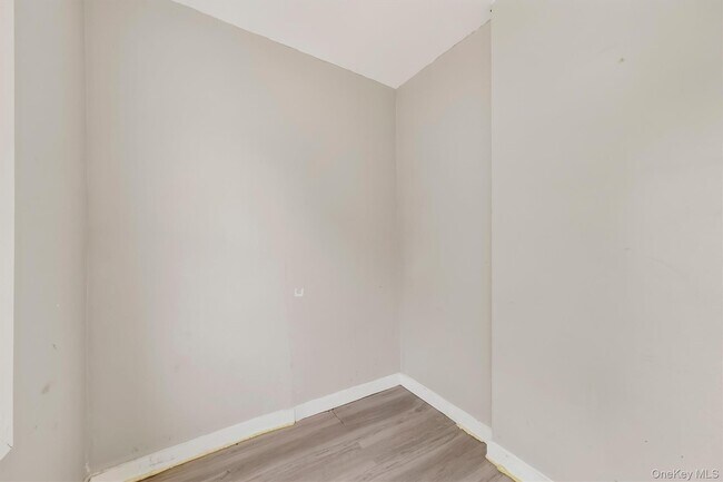 Building Photo - 68 Catharine St