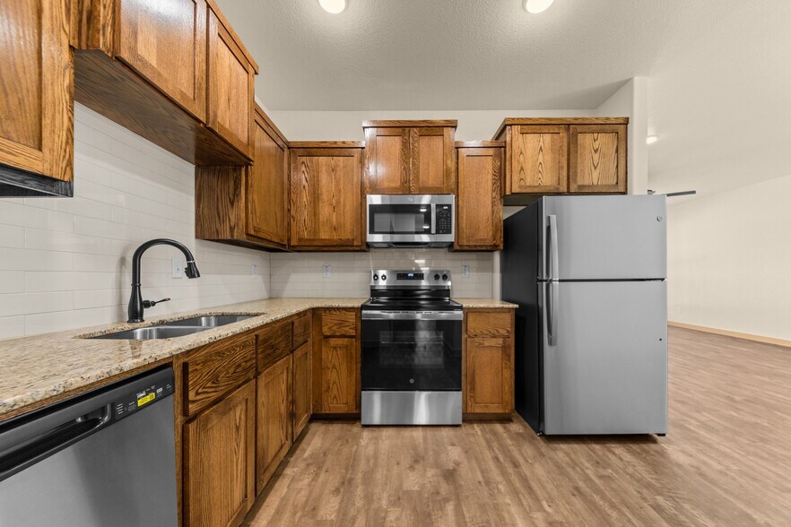 Building Photo - 5901 Cordillera Dr