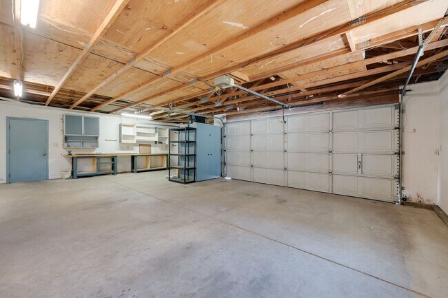 Building Photo - Bright and Stylish 4BD/2BA Home with 3 Car...