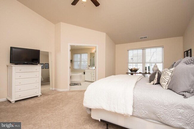 Building Photo - 203 Misty Pond Terrace