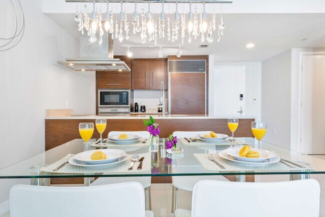 Building Photo - 485 Brickell Ave