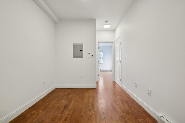 Building Photo - 76 Hutton St