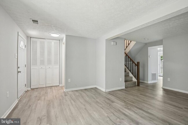 Building Photo - 7726 Mandan Rd