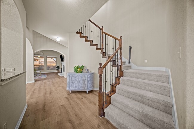 Building Photo - 115 Parkwood Dr