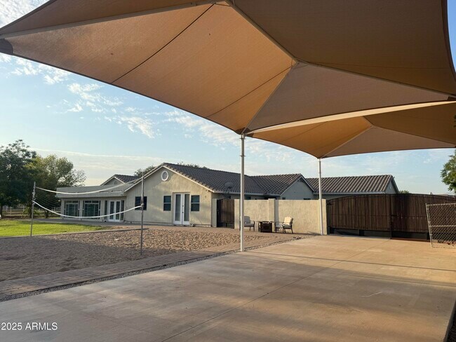 Building Photo - 5502 N 105th Ln