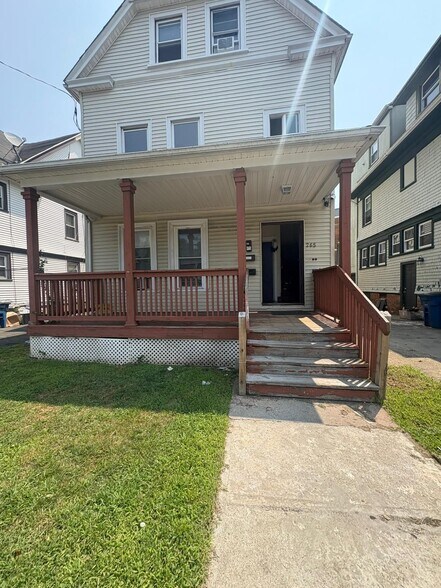 Building Photo - 265 Norton St