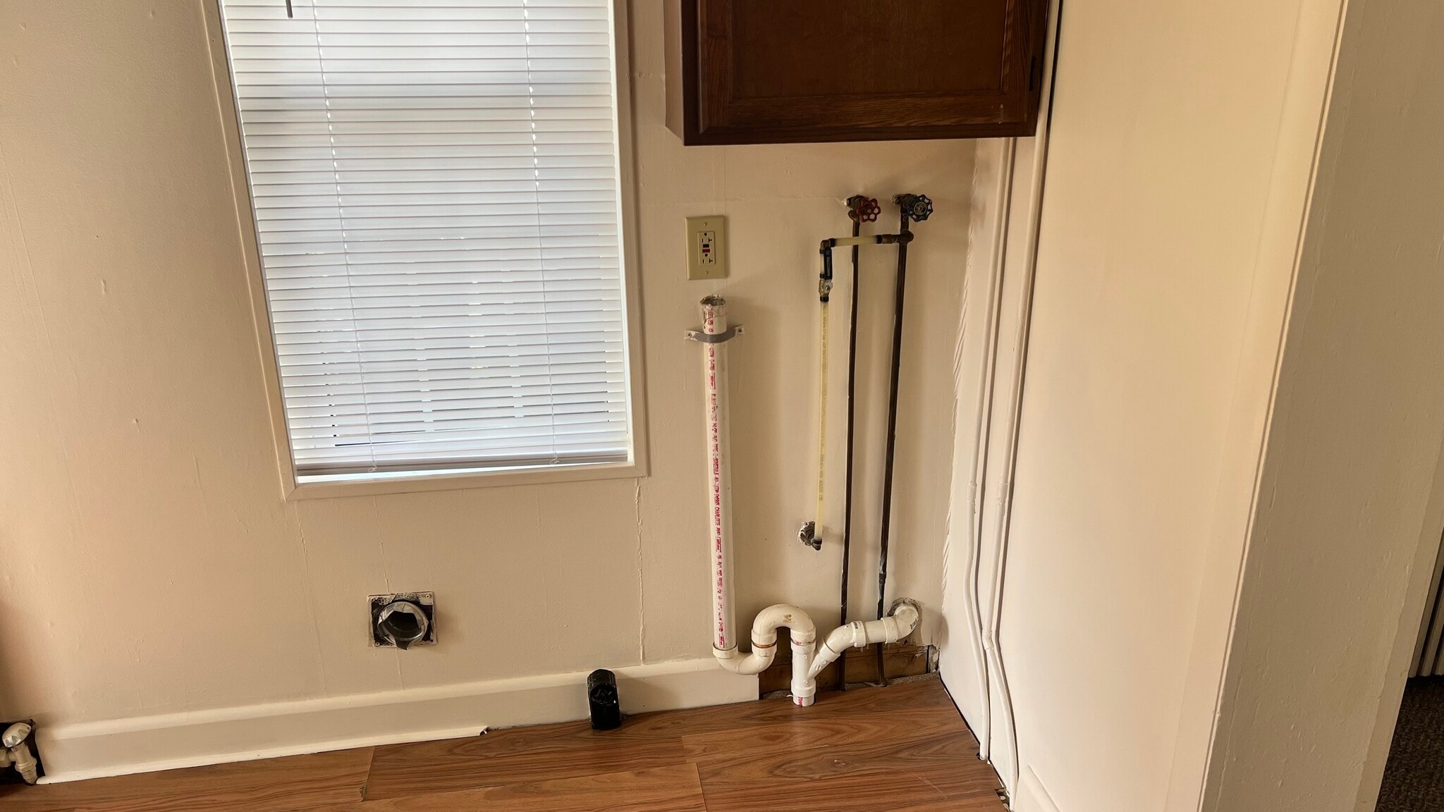 Washer dryer hook up - 560 Walnut St