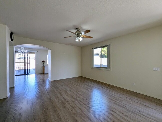 Building Photo - 5770 W Golden Ln