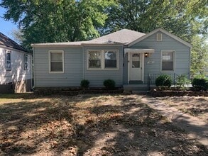 Building Photo - NEWLY REMODELED HOME!