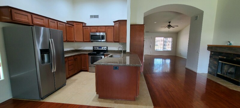 Building Photo - 8409 W Dreyfus Dr