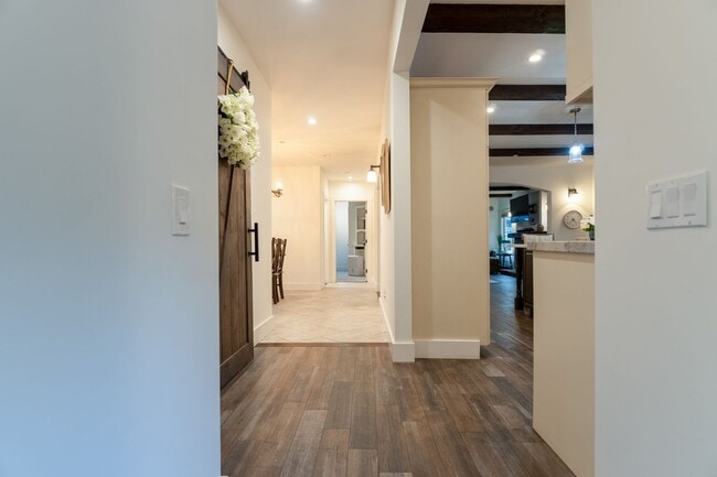 Building Photo - 610 Forest Ave