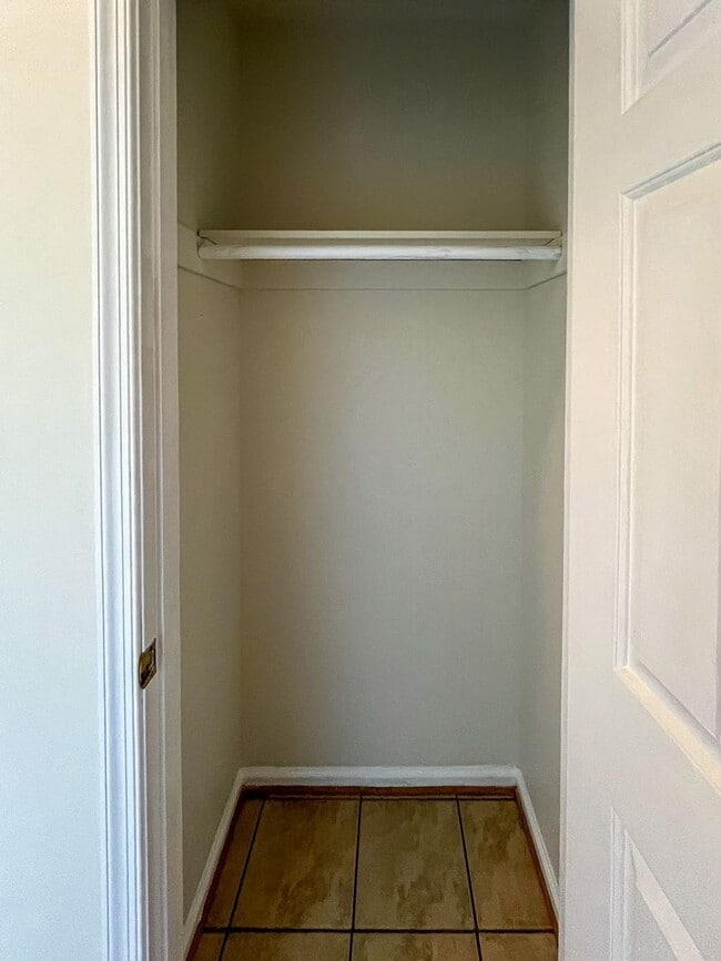 Building Photo - 2BD/2BA Townhouse - Stonefield & Alb. High...