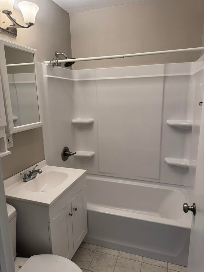 Building Photo - 3827 Keota Ave