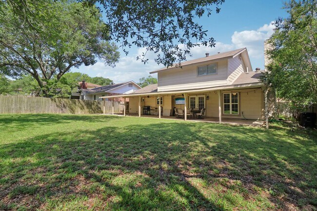 Building Photo - Beautifully Renovated Home with a Large Yard