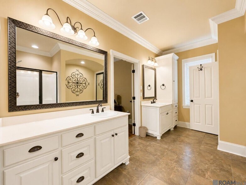 Building Photo - 9430 Magnolia Crossing Dr