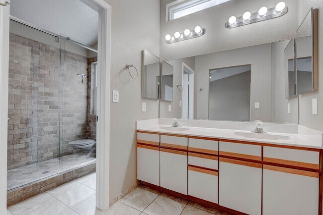 Building Photo - 26 Fantasia Ln