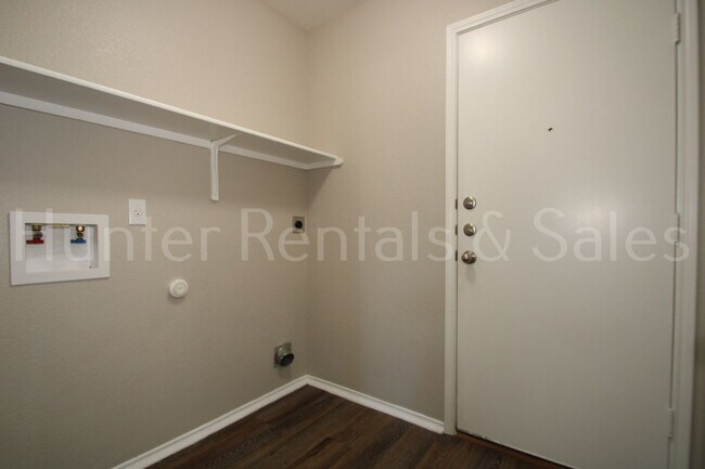 Building Photo - Modern Comfort in Meadows of Trimmier