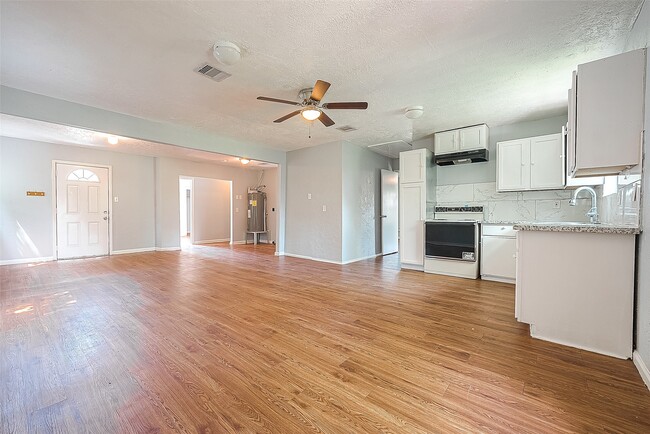 Building Photo - 4810 Carmen St