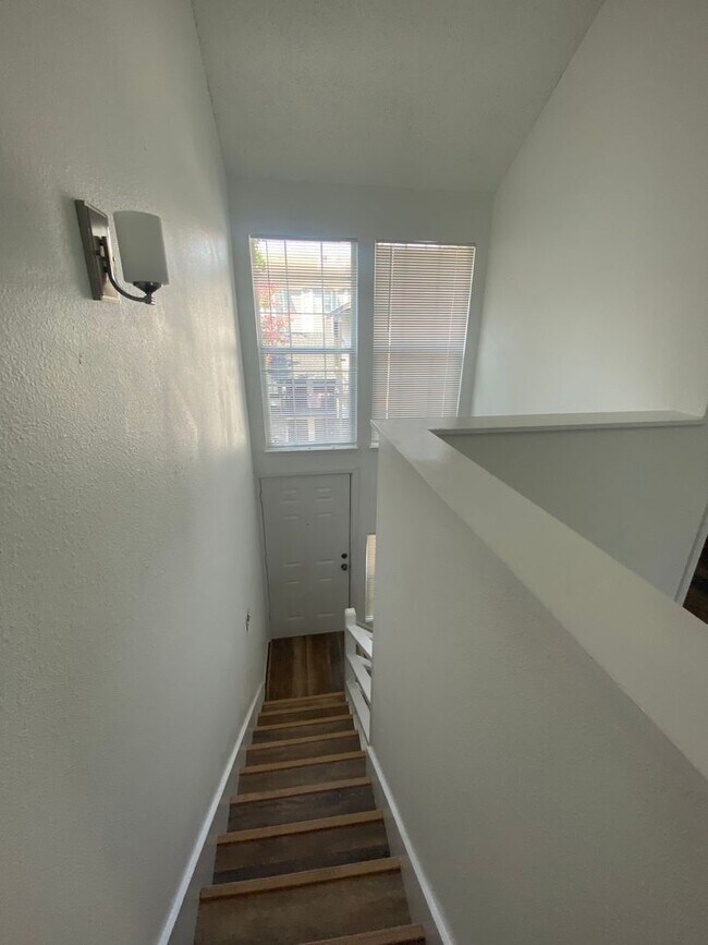 Building Photo - West Campus 1x1