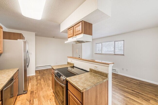 Building Photo - 2529 W Vermijo Ave