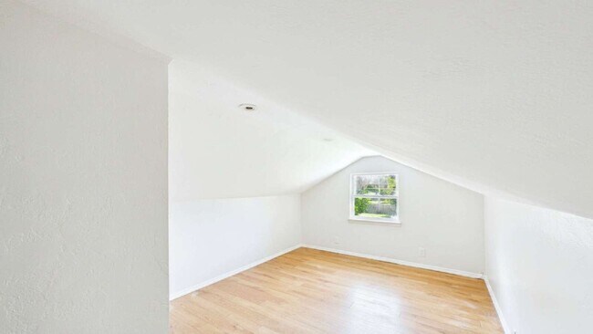 Building Photo - 1642 39th St S