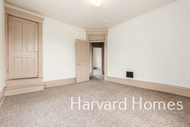 Building Photo - 131 Midland Ave