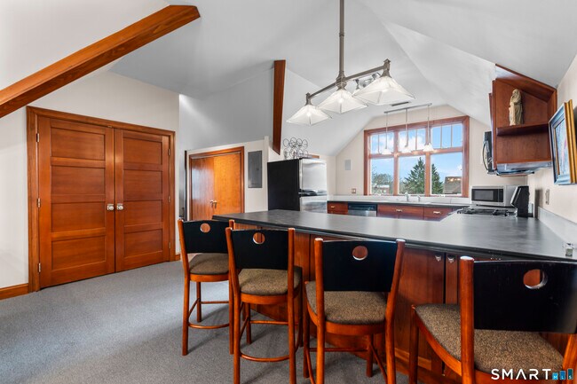 Building Photo - 105 Howe Ave