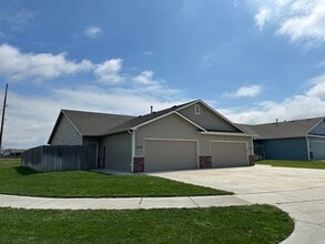 Building Photo - 1438 Azena St