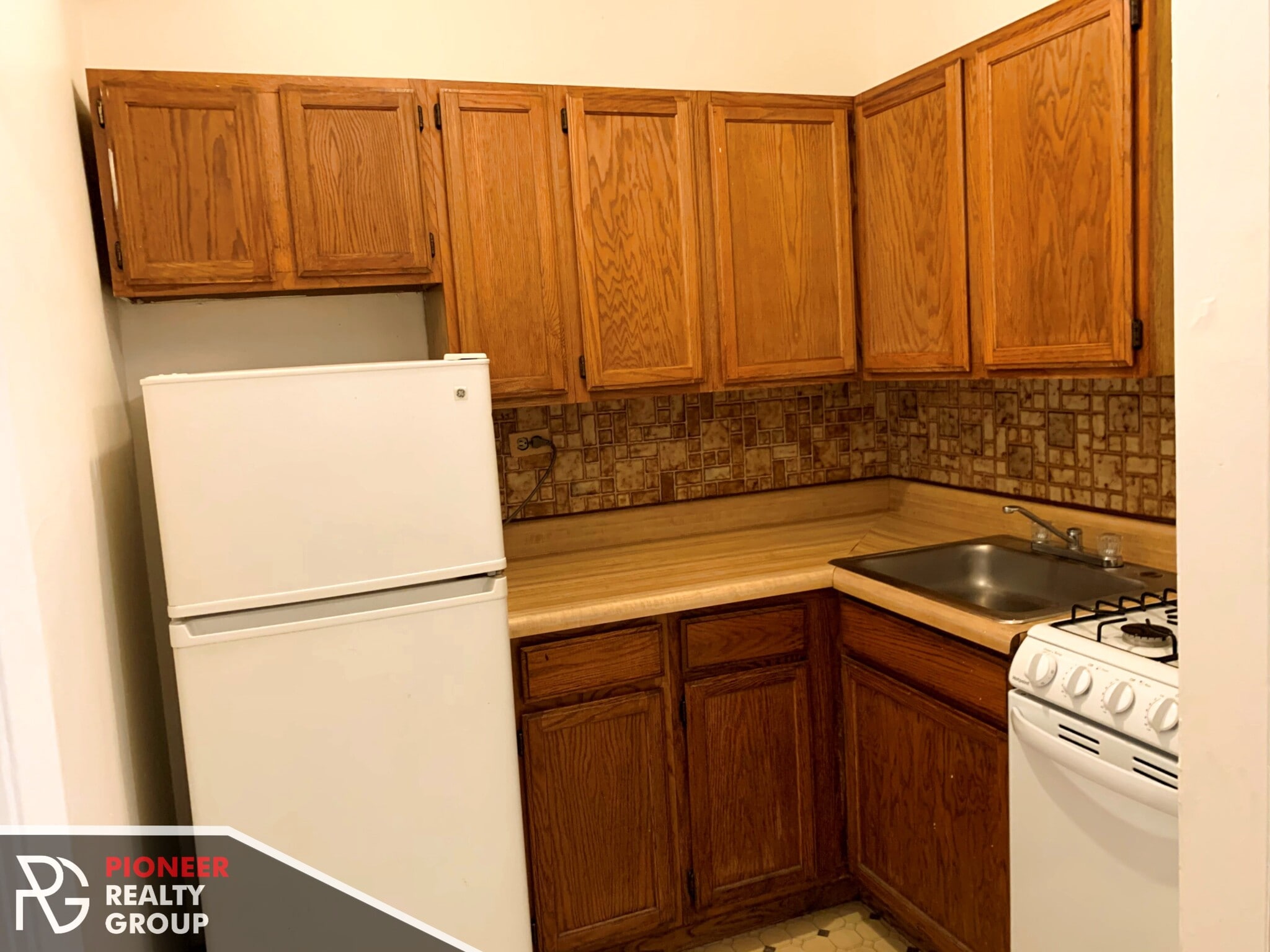 Building Photo - 705 W Belmont Ave