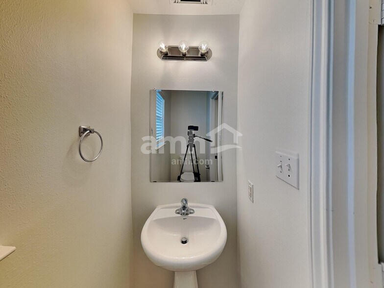 Building Photo - 823 Seaborne Meadow Dr