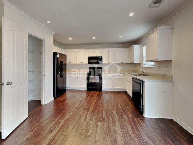 Building Photo - 704 Overlook Rd