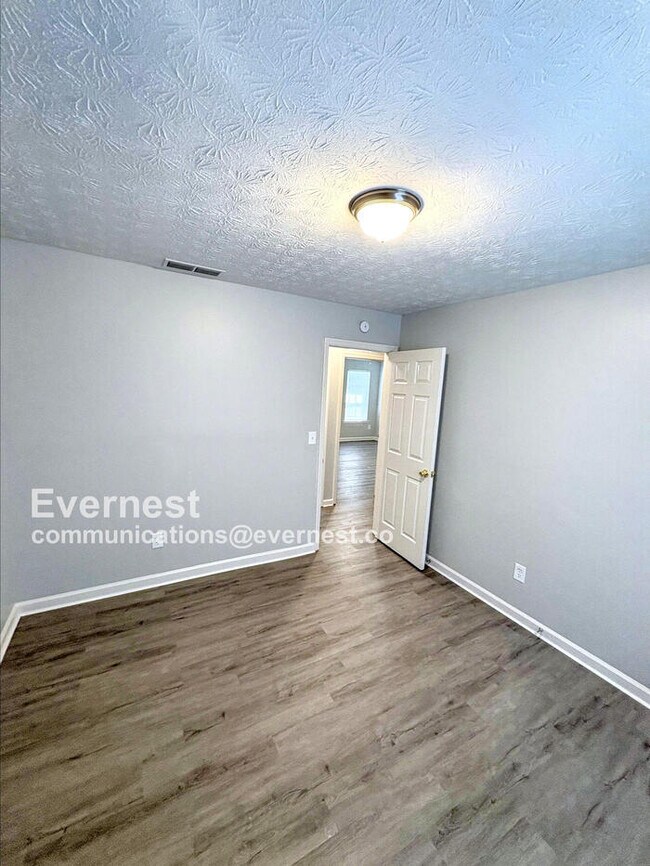 Building Photo - 305 Renee Dawn Ct