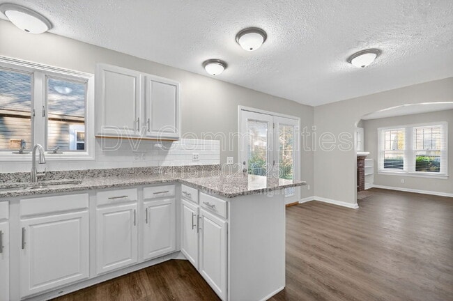 Building Photo - 126 Erie St