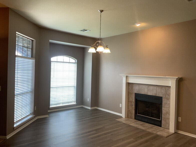 Building Photo - 1606 W Vicksburg Pl