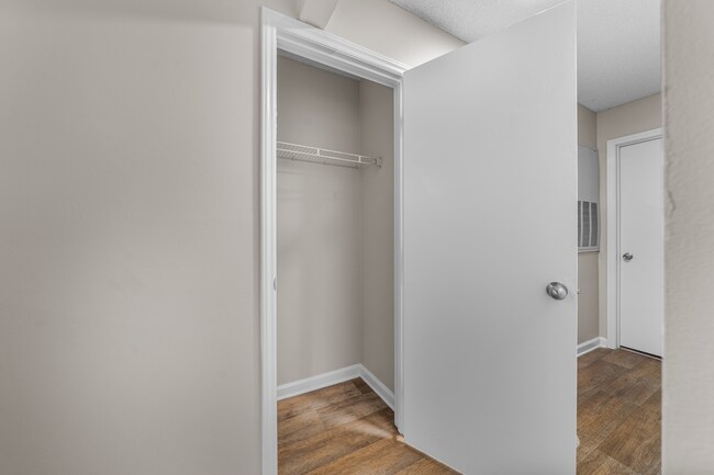 Building Photo - 2411 Hill St