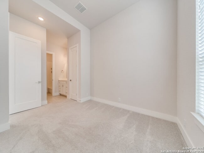 Building Photo - 122 Wildrose Hill Dr