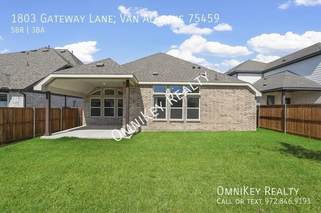 Building Photo - 1803 Gateway Ln