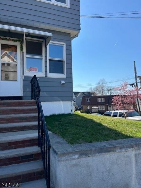 Building Photo - 1 Laurel Pl