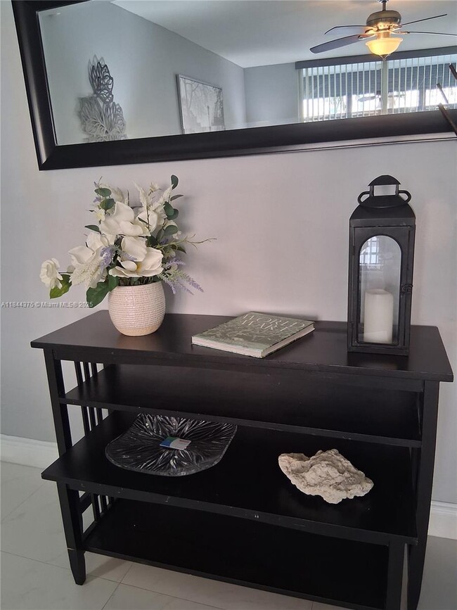 Building Photo - 100 Golden Isles Dr