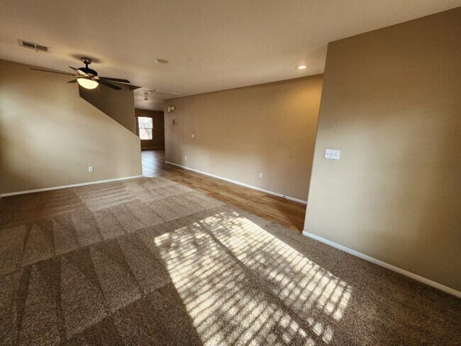 Building Photo - Beautiful former Model Home located near Southern Highlands Golf Club.