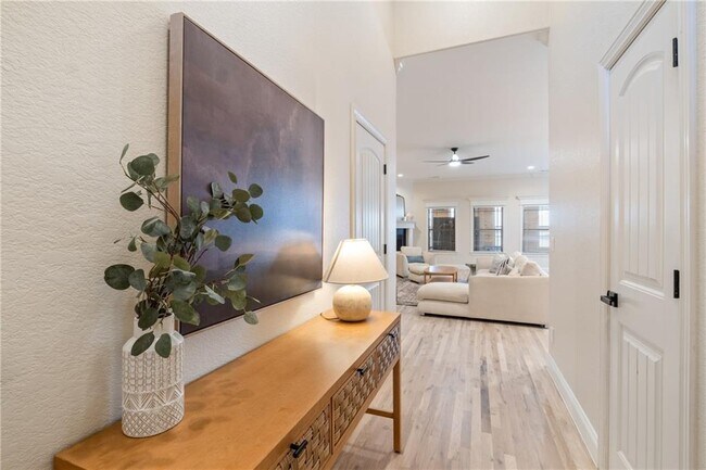 Building Photo - 5702 S 60th Pl