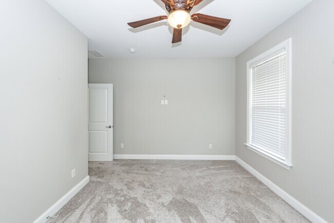 Building Photo - 2 Bedroom, 2 Bathroom Home in Cresswind 55+ - Summerville