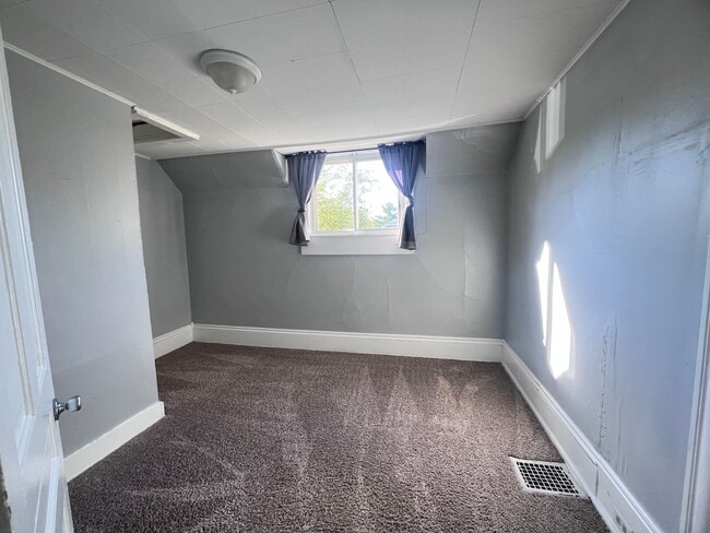 Building Photo - Cute 3 Bedroom home close to medical mile