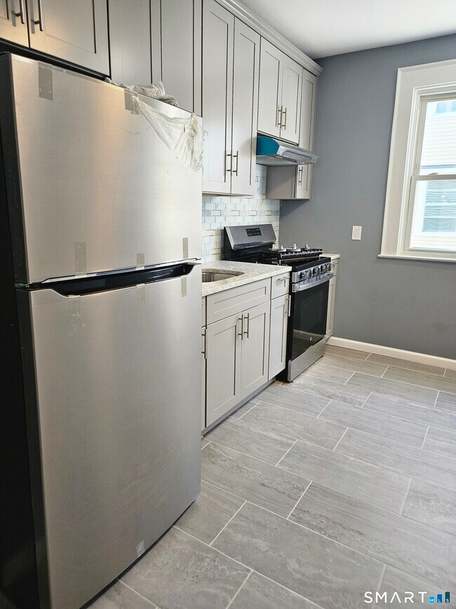 Building Photo - 25 Lexington St