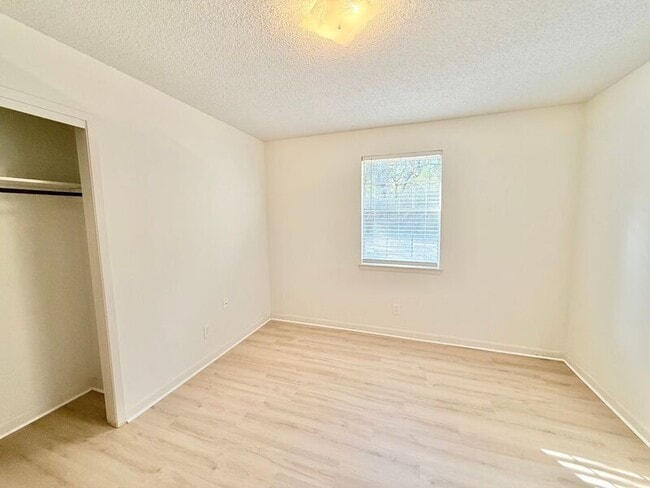 Building Photo - 6486 Kembro Rd