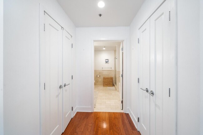 Building Photo - 1125 Maxwell Ln