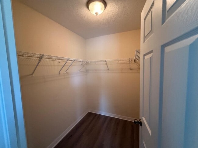 Building Photo - 3635 Pine Knot Dr