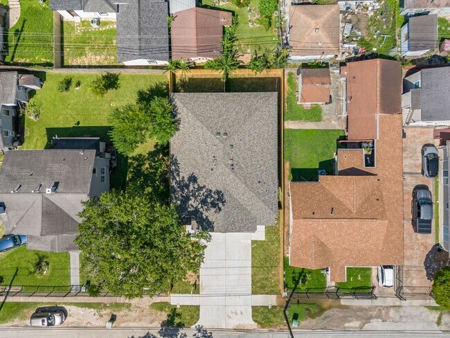 Building Photo - 404 Forest Hill Blvd